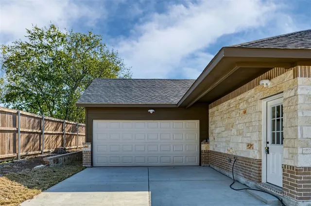 $335,000 | 701 Martin Luther King Junior Boulevard, Waxahachie, TX 75165