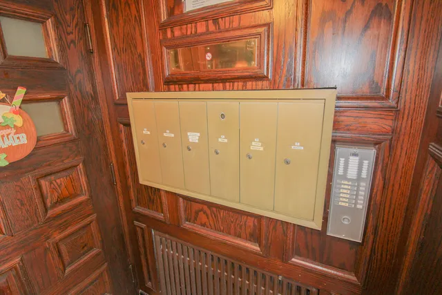 $1,200,000 | 6667-69 West Devon Avenue, Chicago, IL 60631