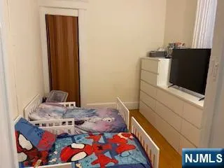 $2,000 | 379 Undercliff Avenue, Unit 5, Edgewater, NJ 07020