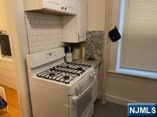 $2,000 | 379 Undercliff Avenue, Unit 5, Edgewater, NJ 07020