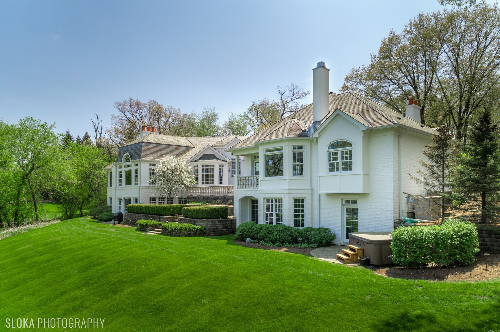 34 Oak Knoll Road Barrington Hills, IL 60010 - Photo 67 of 82 a front view of a house with a yard