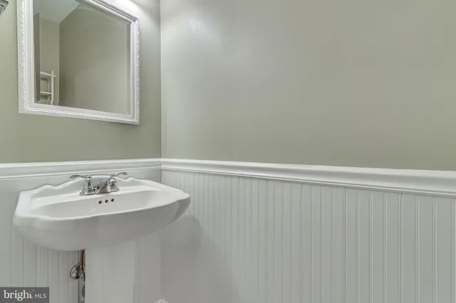 $3,300 | 4406 Churchman Court, Alexandria, VA 22310