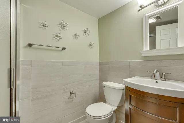 $3,300 | 4406 Churchman Court, Alexandria, VA 22310