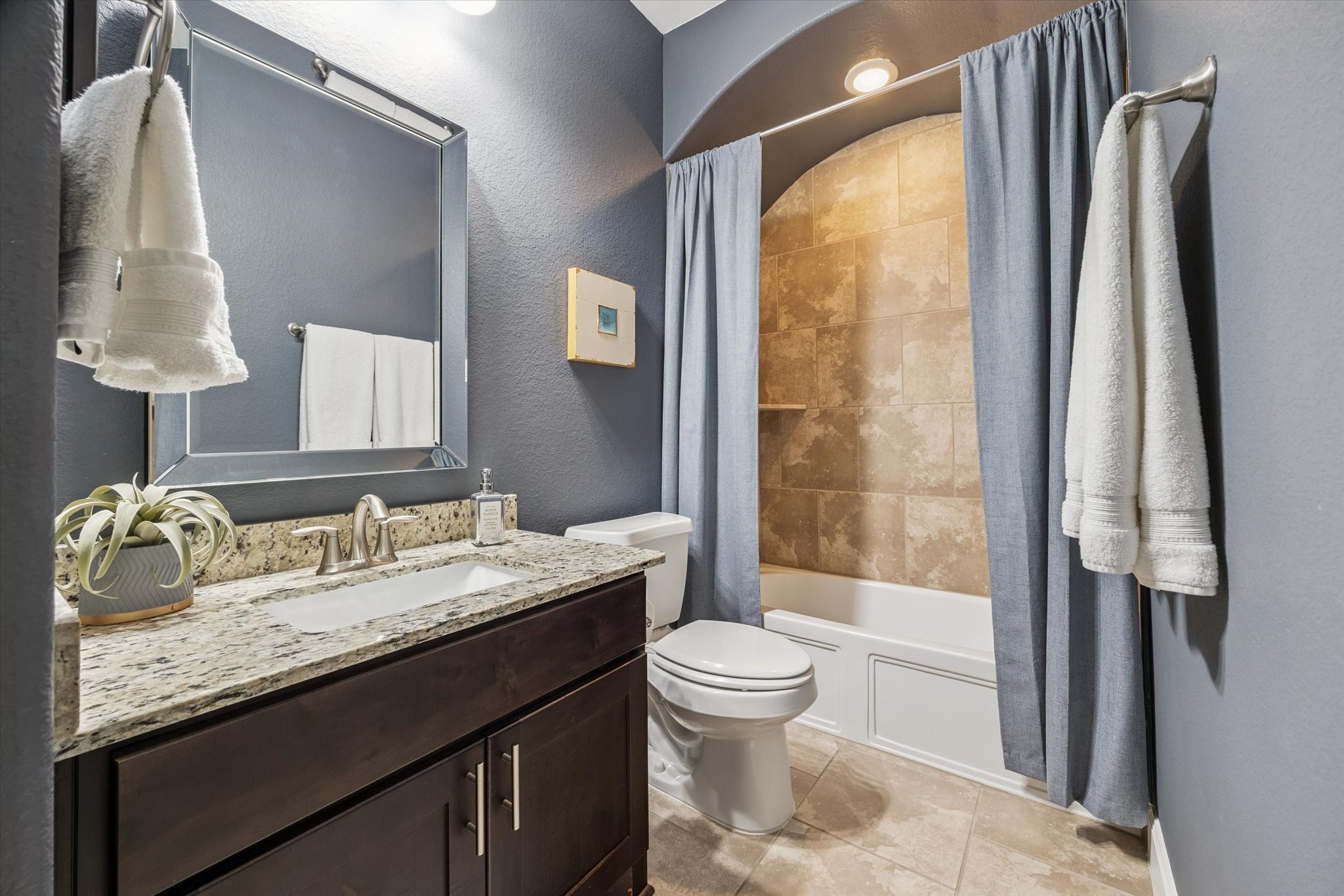 725 Via Lago Drive Webster, TX 77598 - Photo 12 of 30 First floor full bath