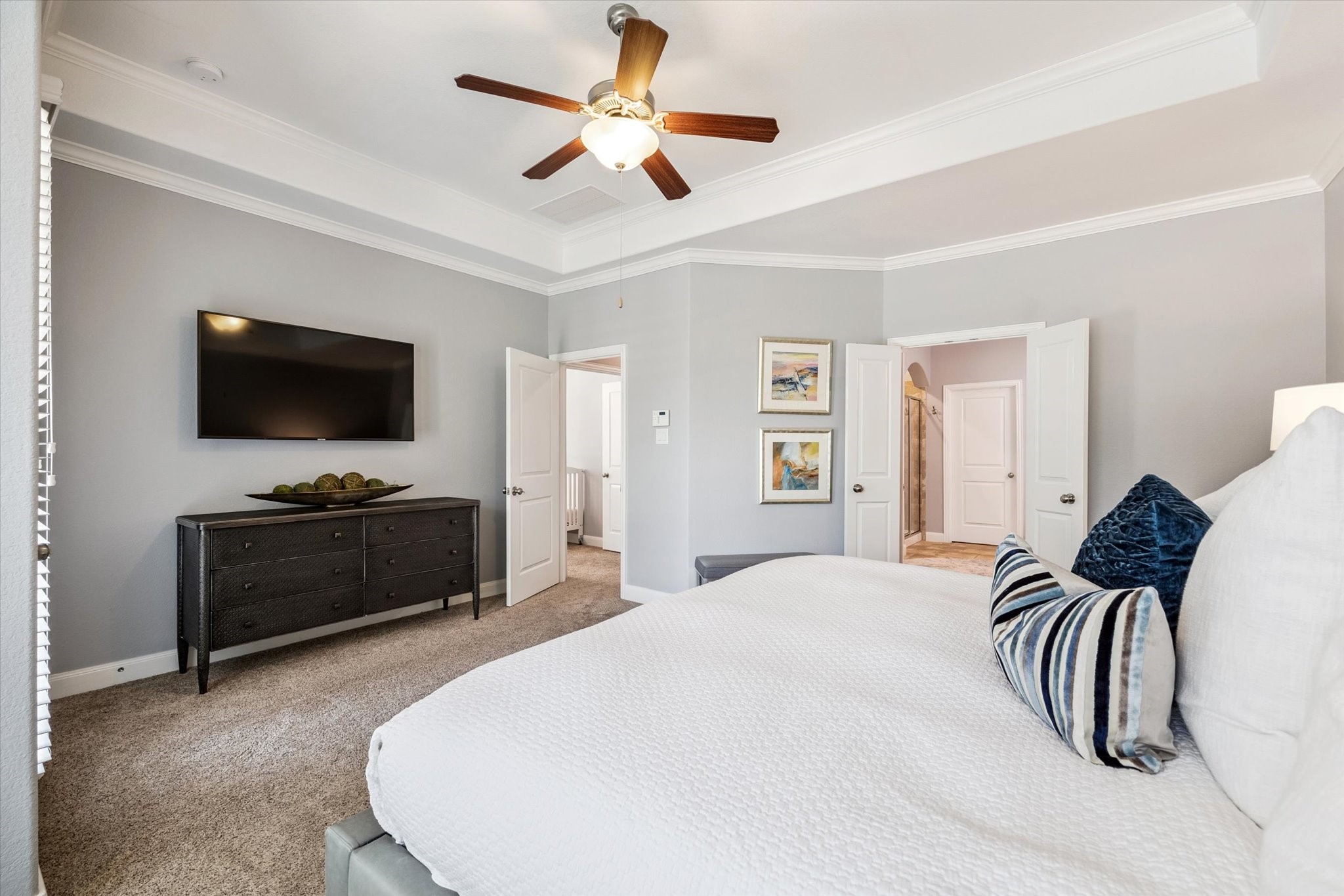 725 Via Lago Drive Webster, TX 77598 - Photo 18 of 30 Primary suite with tray ceiling