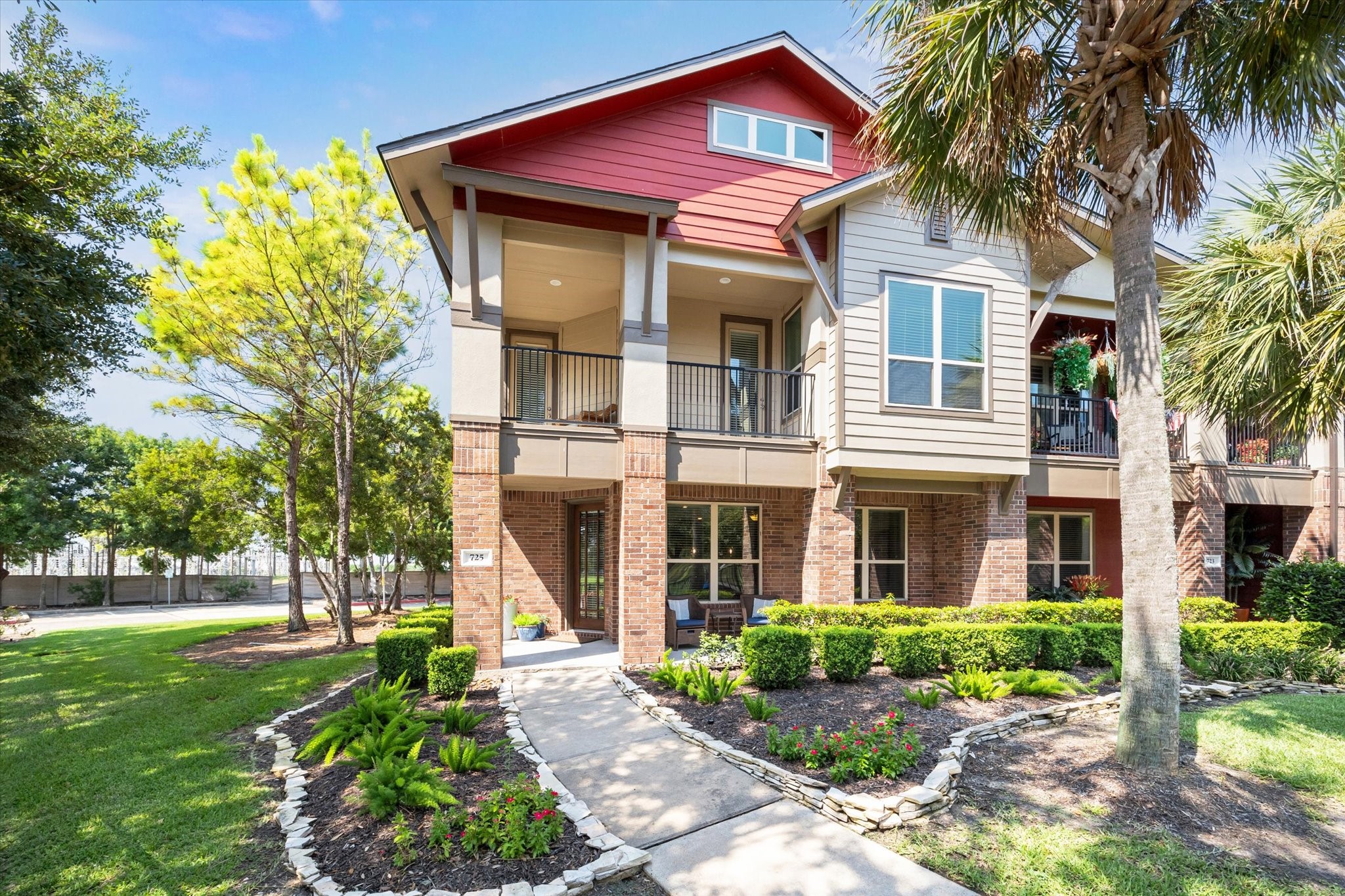 725 Via Lago Drive Webster, TX 77598 - Photo 3 of 30 Private end unit with side grass area