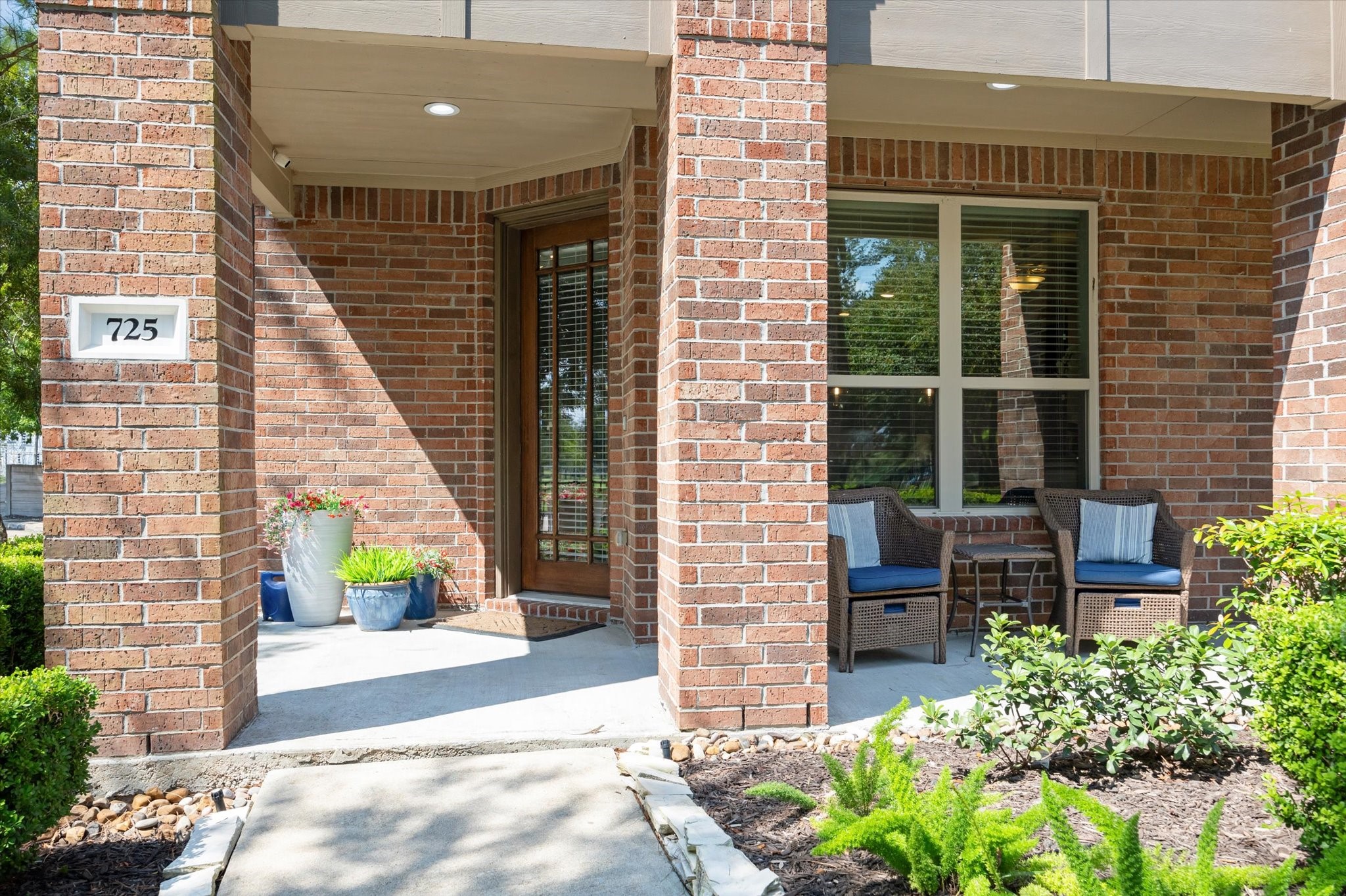 725 Via Lago Drive Webster, TX 77598 - Photo 4 of 30 Large covered front porch