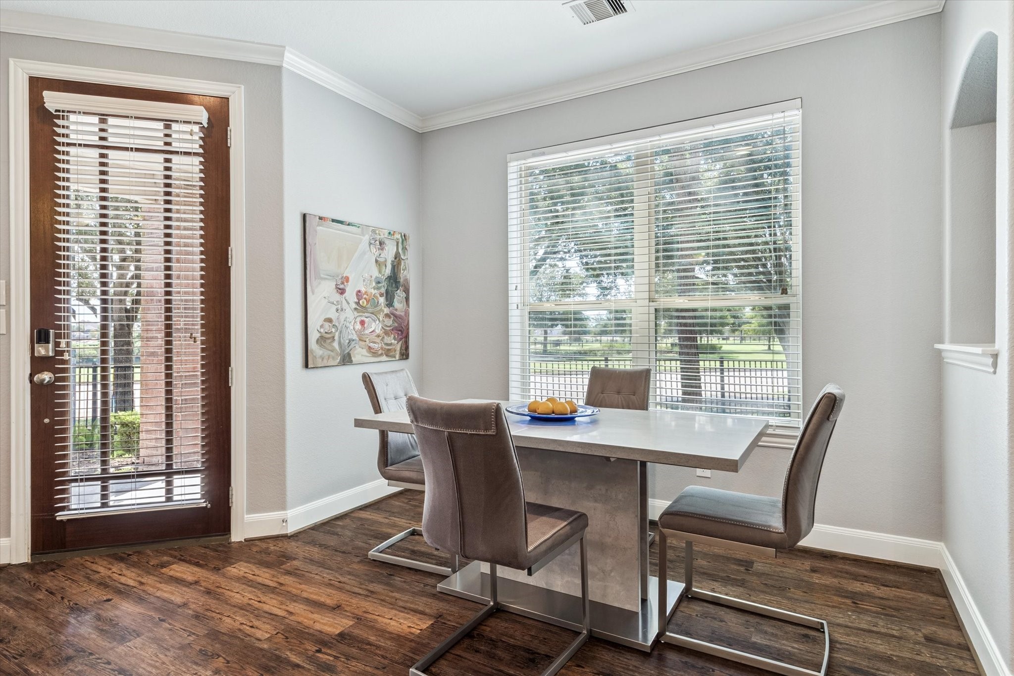 725 Via Lago Drive Webster, TX 77598 - Photo 6 of 30 Spacious dinning room area