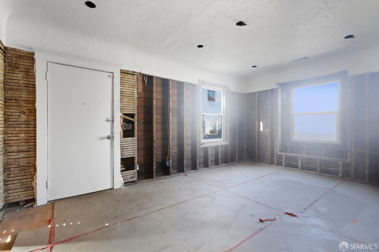 863 35th Street Oakland, CA 94608 - Photo 6 of 29