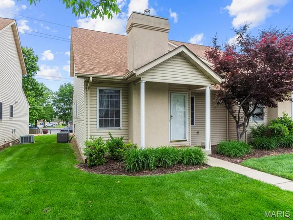 $199,900 | 933 Georgetowne Drive, O'Fallon, IL 62269