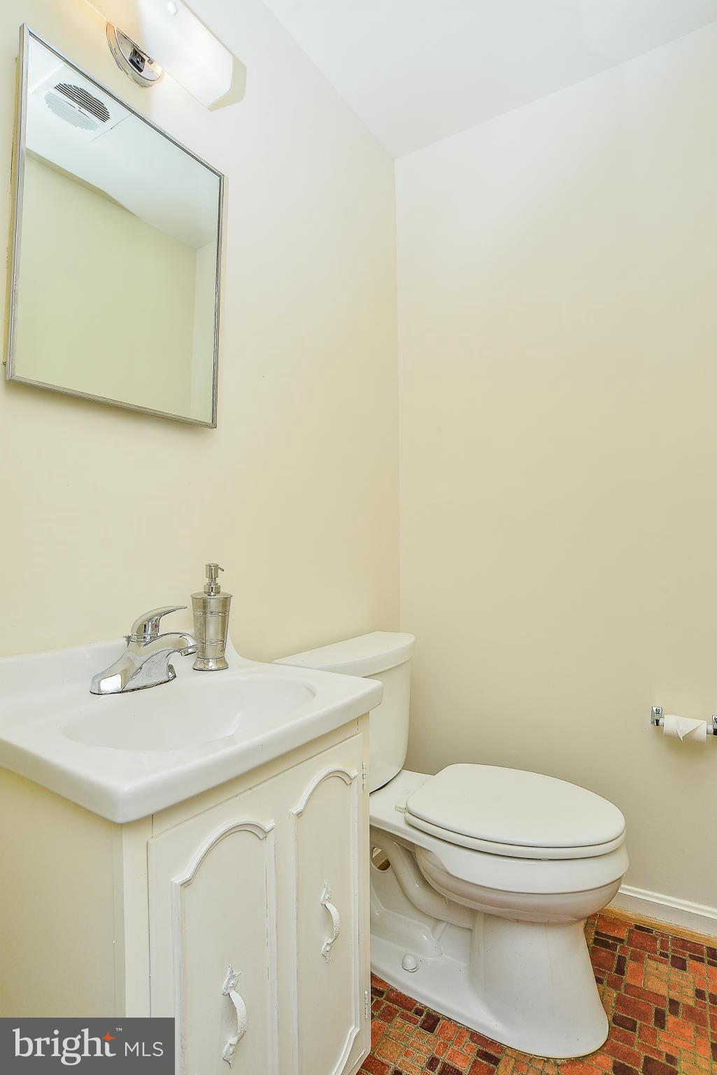 6000 Filbert Court Springfield, VA 22152 - Photo 13 of 21 a bathroom with a sink a toilet and mirror