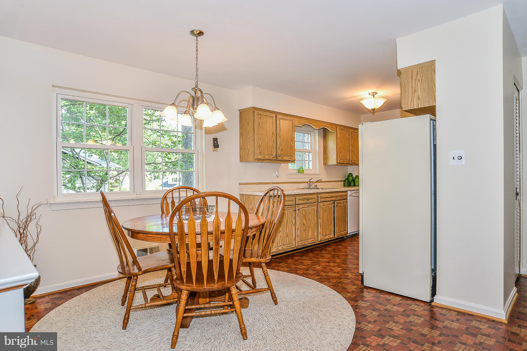 6000 Filbert Court Springfield, VA 22152 - Photo 9 of 21 a dining room with furniture and window