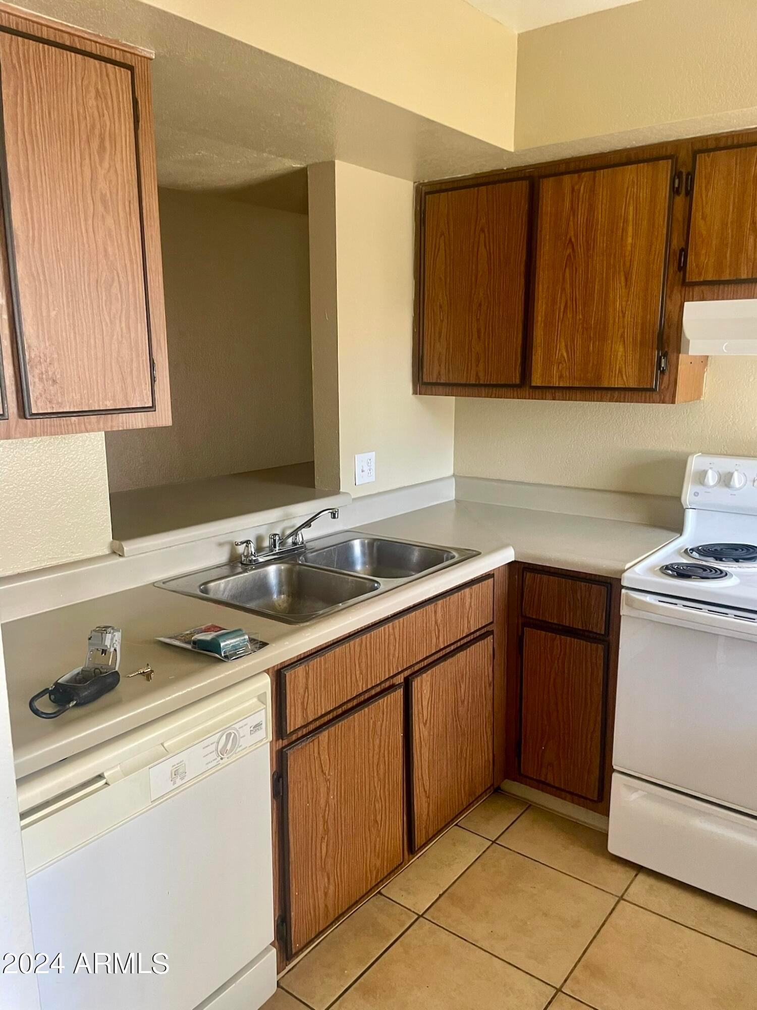 2846 East Kathleen Road, Unit 103 Phoenix, AZ 85032 - Photo 3 of 17 Photo #3