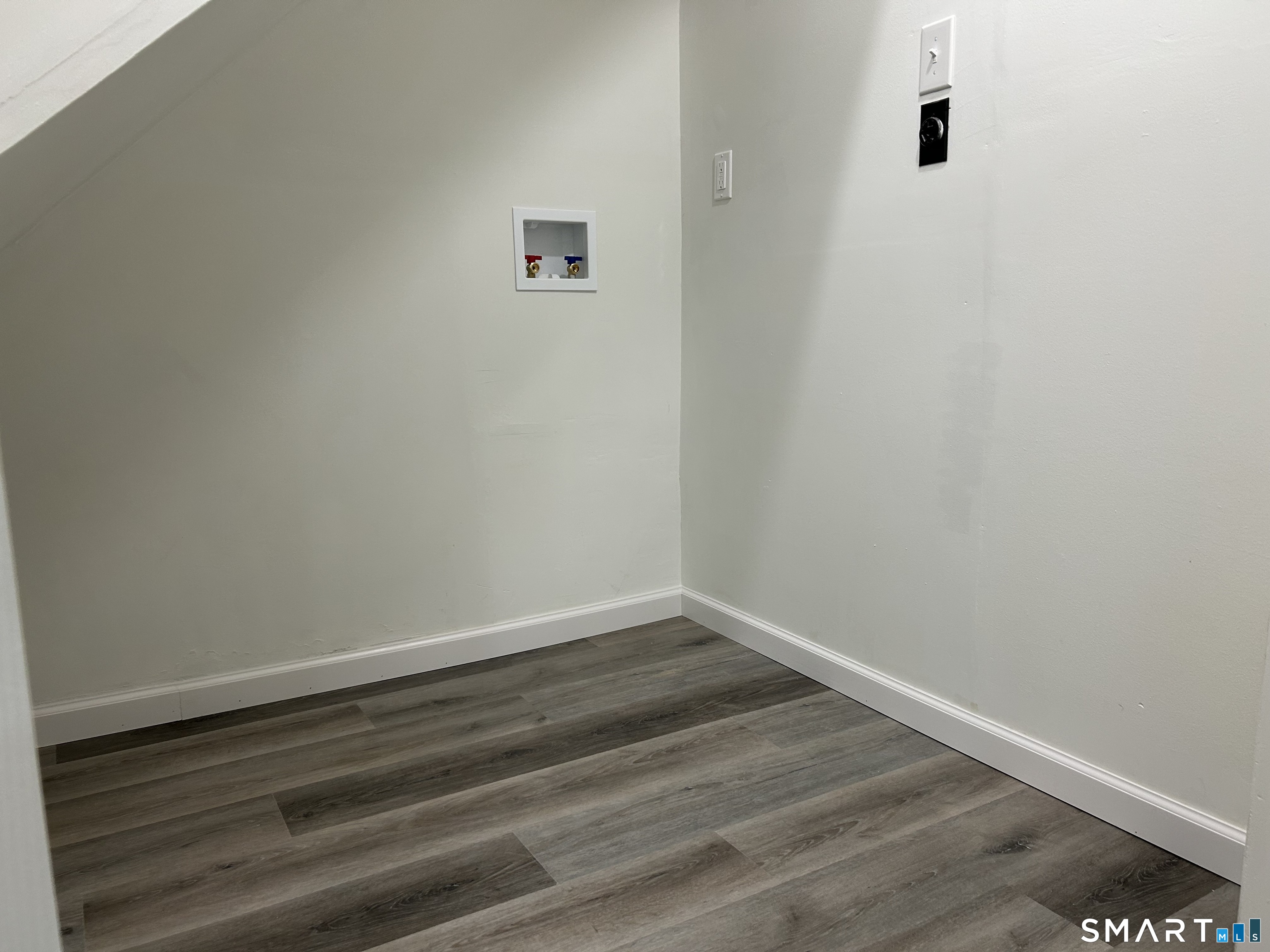 38 Sutton Place, Unit 38 Bloomfield, CT 06002 - Photo 4 of 39