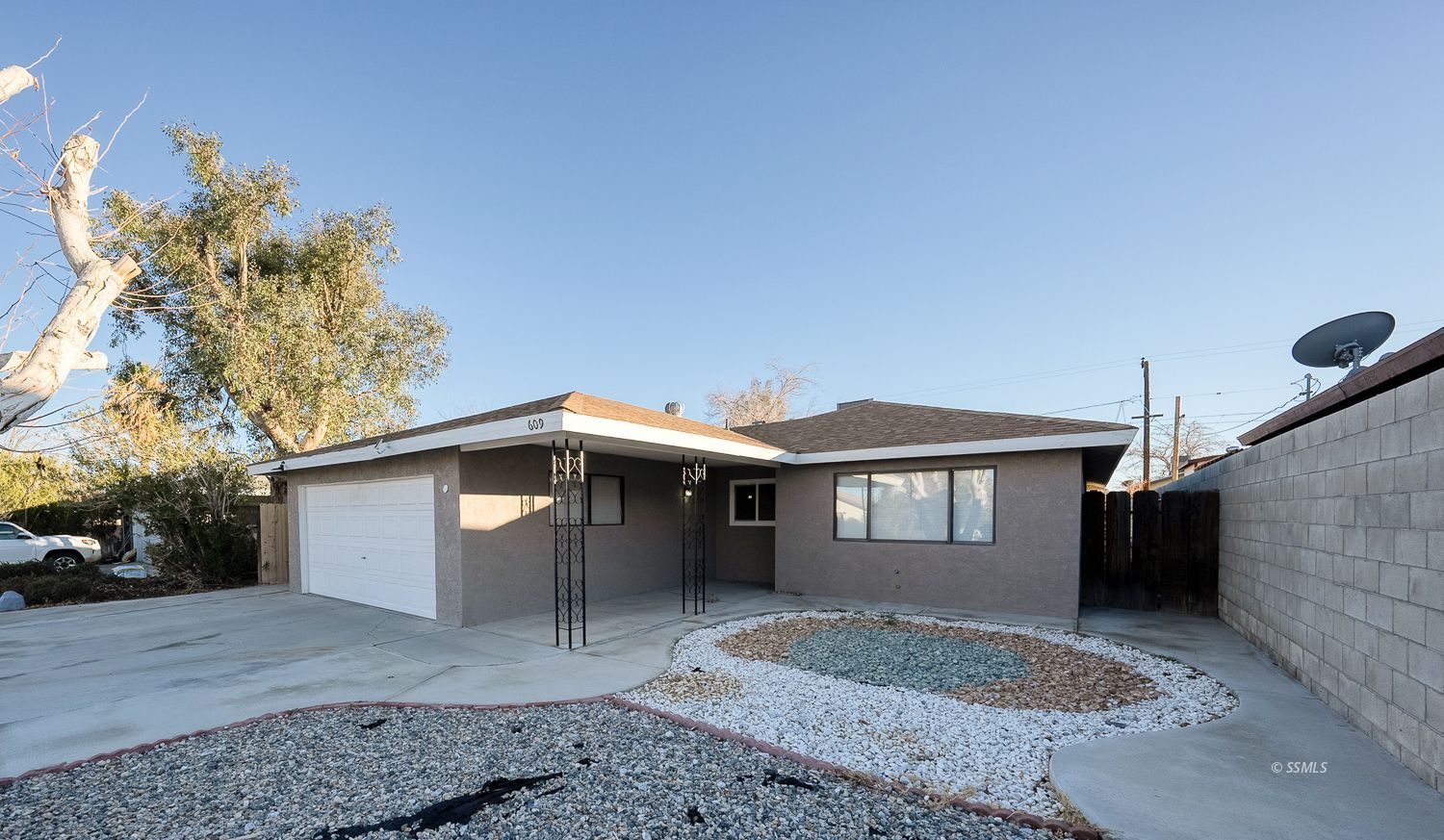 609 West Joyner Avenue Ridgecrest, CA 93555 - Photo 27 of 29 a view of a house with a yard