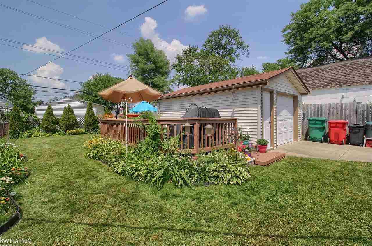 21789 Rausch Avenue Eastpointe, MI 48021 - Photo 23 of 27 50016773-25.JPG