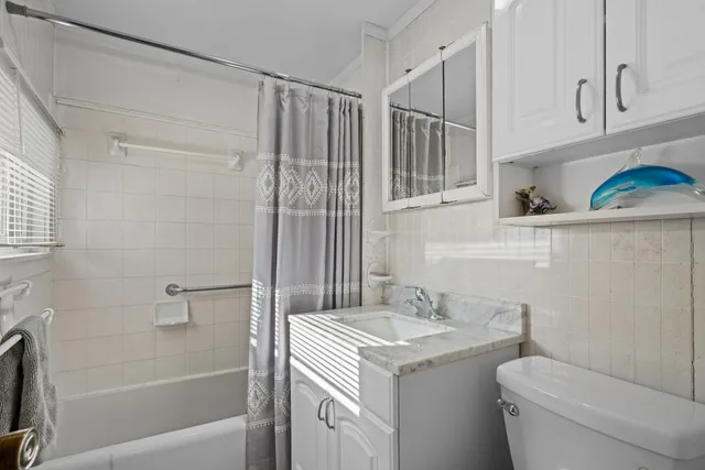 $219,900 | 644 Oak Avenue, Aurora, IL 60506