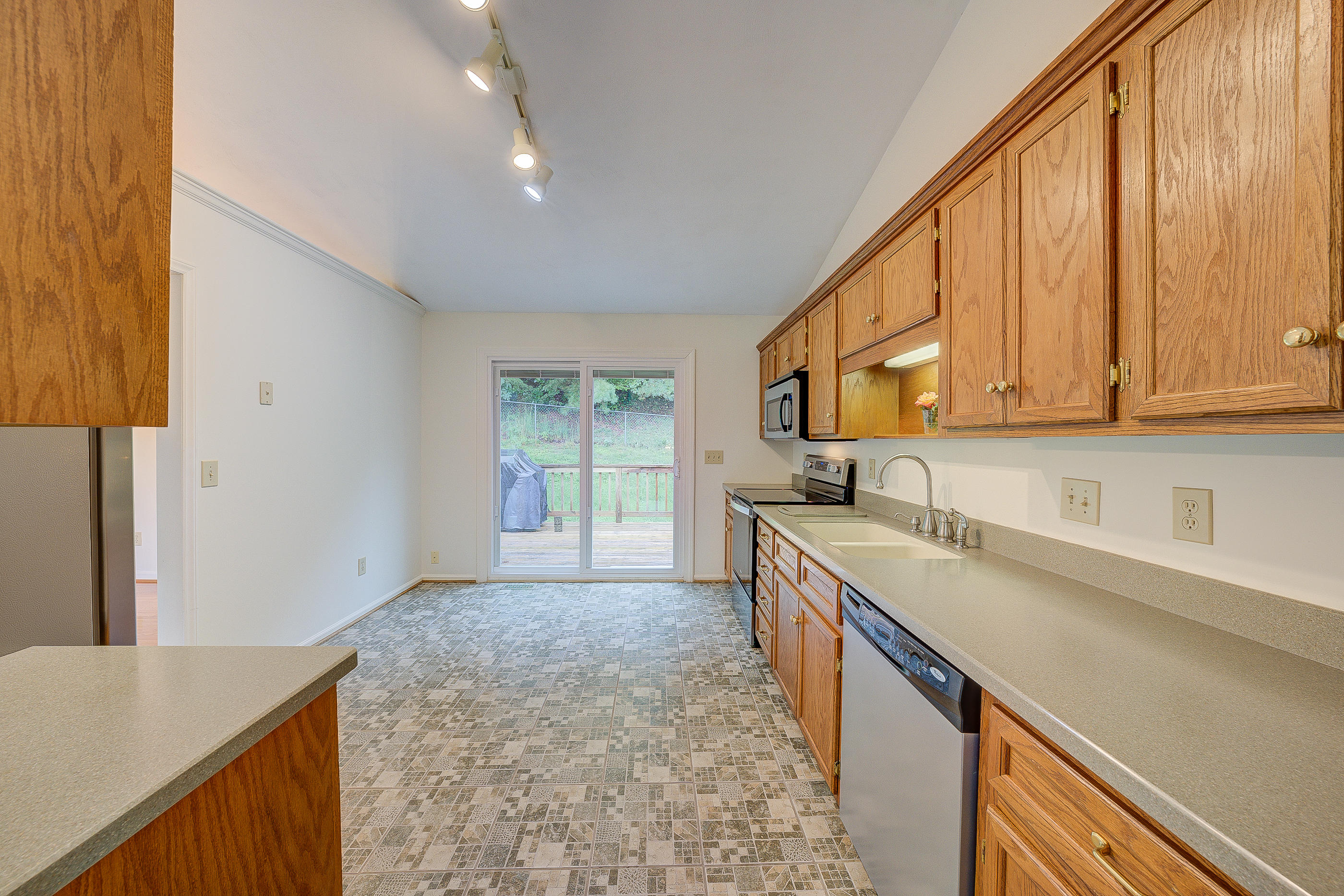 7134 Cedar Crest Road Roanoke, VA 24019 - Photo 13 of 34 26