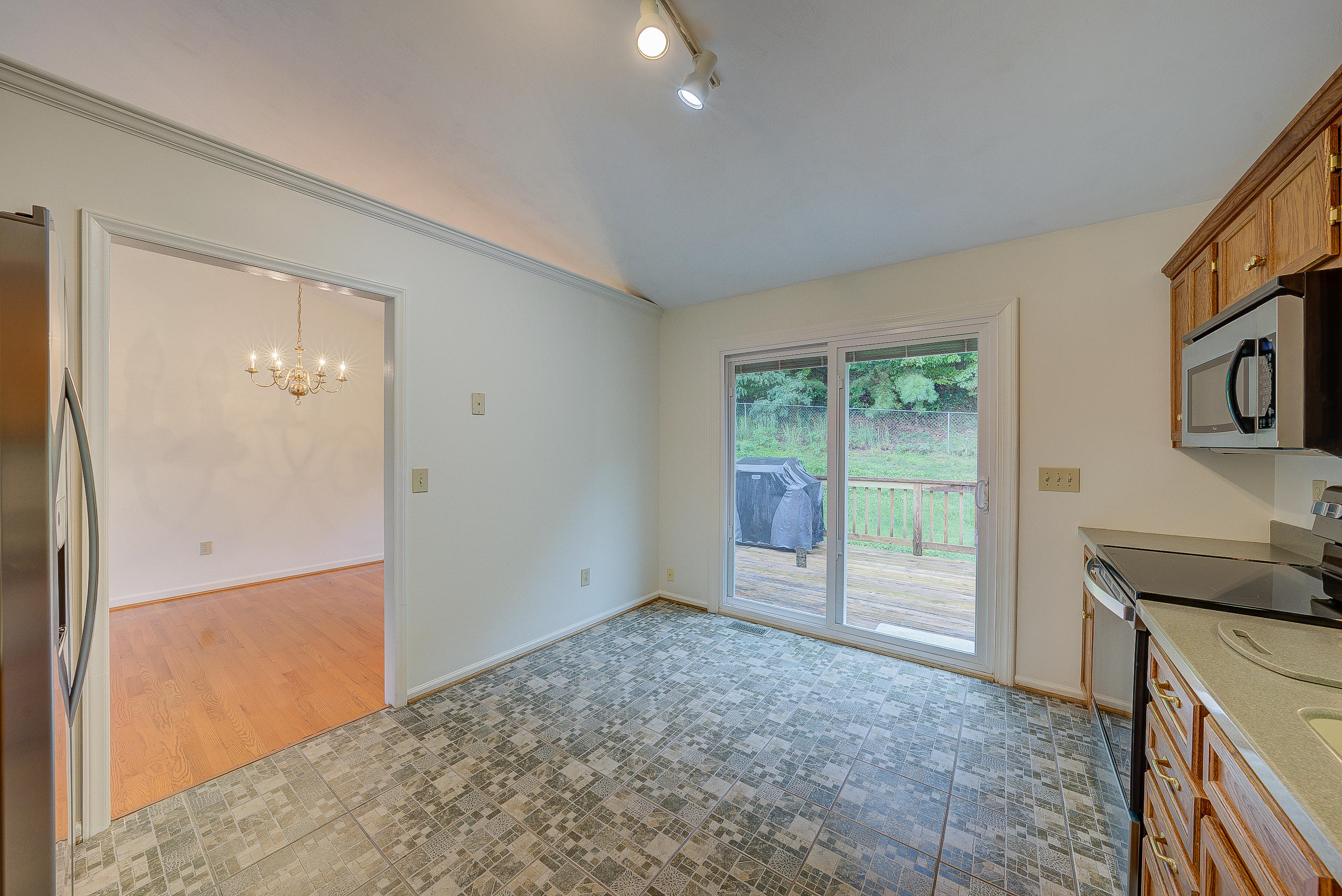 7134 Cedar Crest Road Roanoke, VA 24019 - Photo 14 of 34 28