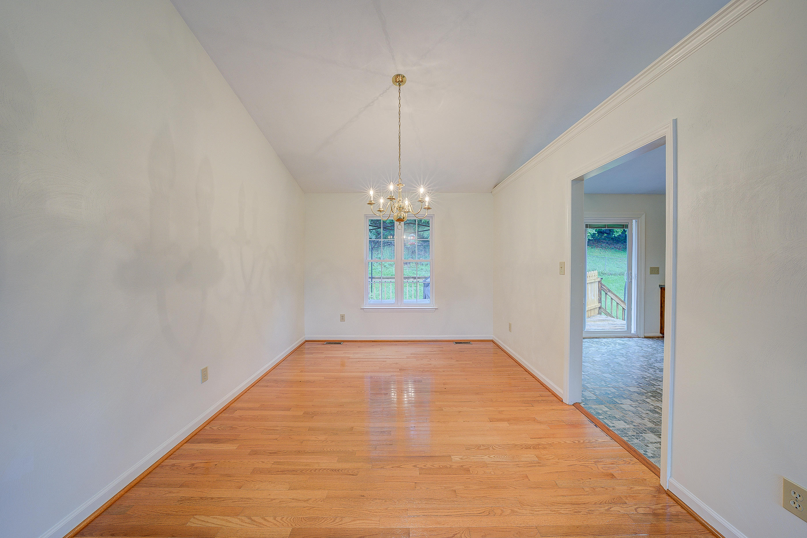 7134 Cedar Crest Road Roanoke, VA 24019 - Photo 4 of 34 08