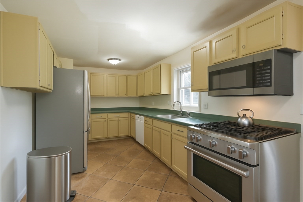 9 Raddin Street Lynn, MA 01905 - Photo 10 of 33 Gallery Image 10