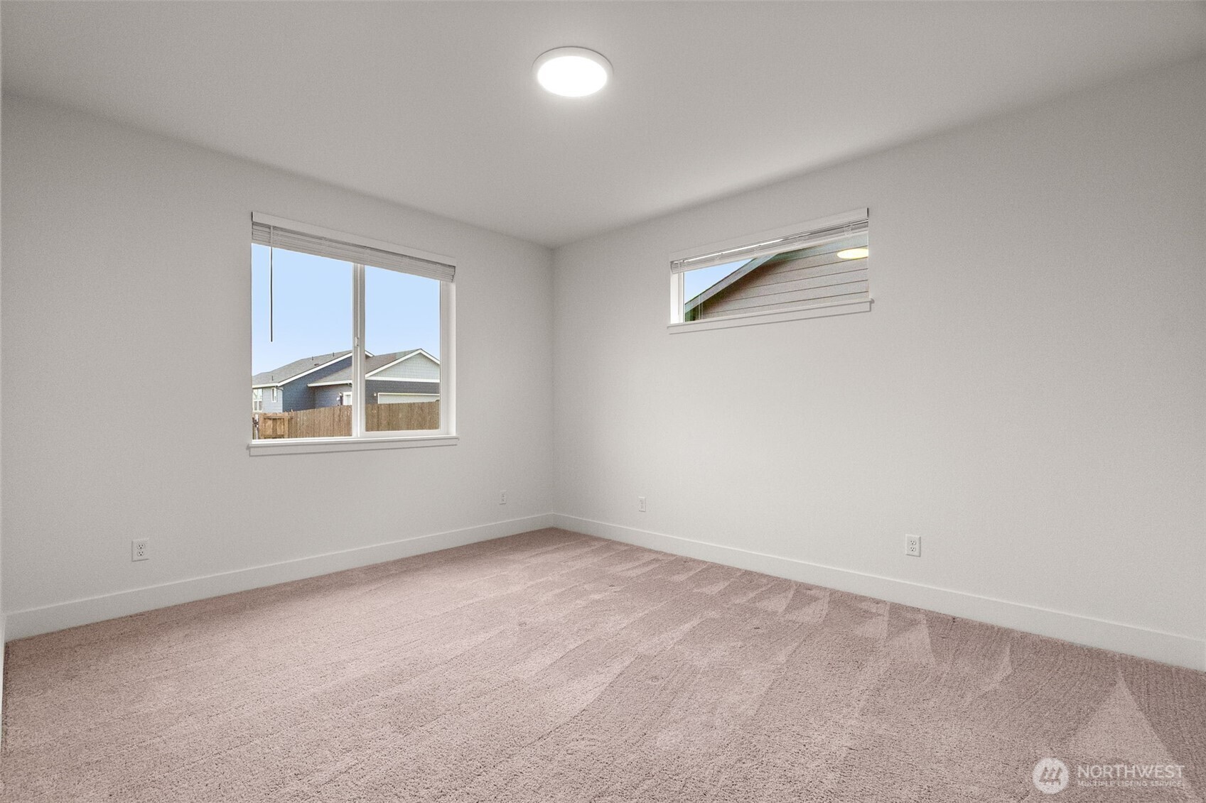 504 Pagget Avenue Winlock, WA 98596 - Photo 11 of 27 an empty room with windows