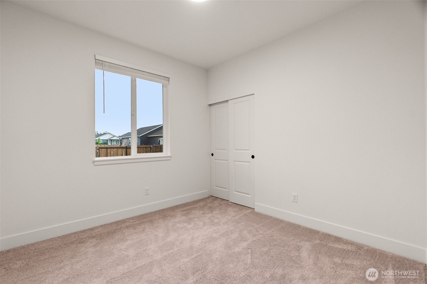 504 Pagget Avenue Winlock, WA 98596 - Photo 13 of 27 an empty room with a window