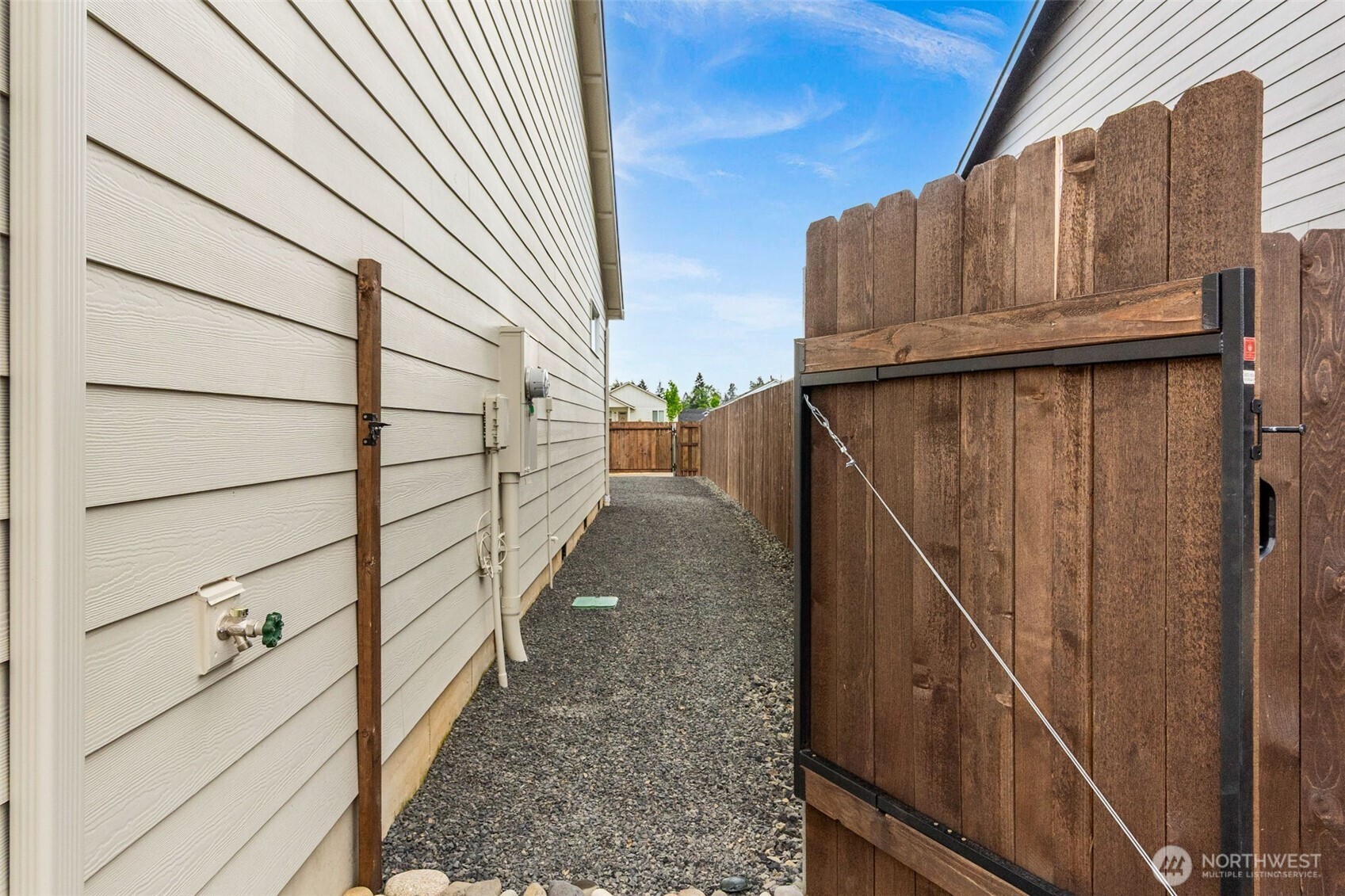 504 Pagget Avenue Winlock, WA 98596 - Photo 19 of 27 a view of a pathway of a building