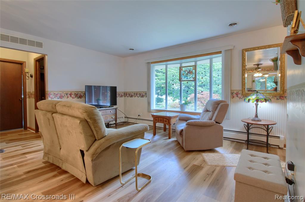 13702 Lenmoore Road Belleville, MI 48111 - Photo 4 of 31