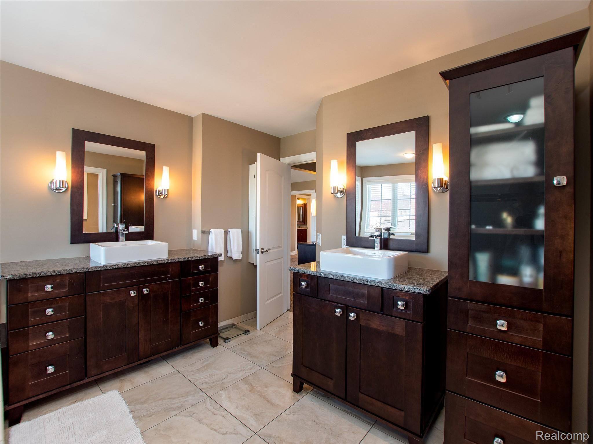 330 Woodward Avenue Rochester, MI 48307 - Photo 22 of 39 330 Woodward-35.jpg
