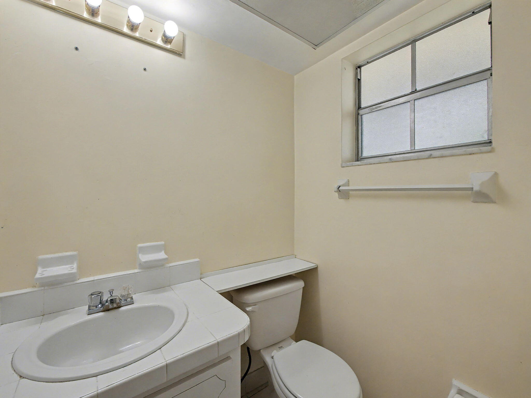 400 Northeast 20th Street, Unit A131 Boca Raton, FL 33431 - Photo 14 of 31 Half Bathroom