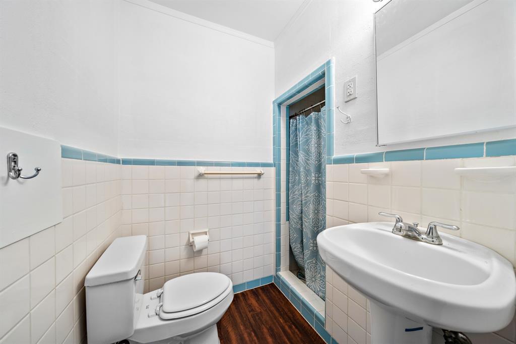 3119 Trice Avenue Waco, TX 76707 - Photo 31 of 40 a bathroom with a sink a toilet and shower