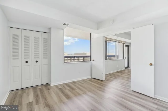 $449,500 | 3713 South George Mason Drive, Unit 1506, Falls Church, VA 22041