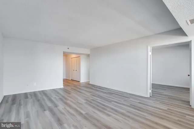 $449,500 | 3713 South George Mason Drive, Unit 1506, Falls Church, VA 22041