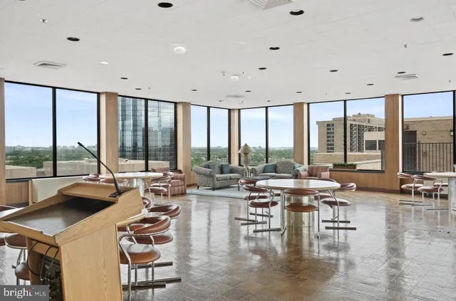 $449,500 | 3713 South George Mason Drive, Unit 1506, Falls Church, VA 22041