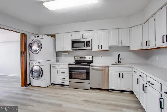 $449,500 | 3713 South George Mason Drive, Unit 1506, Falls Church, VA 22041