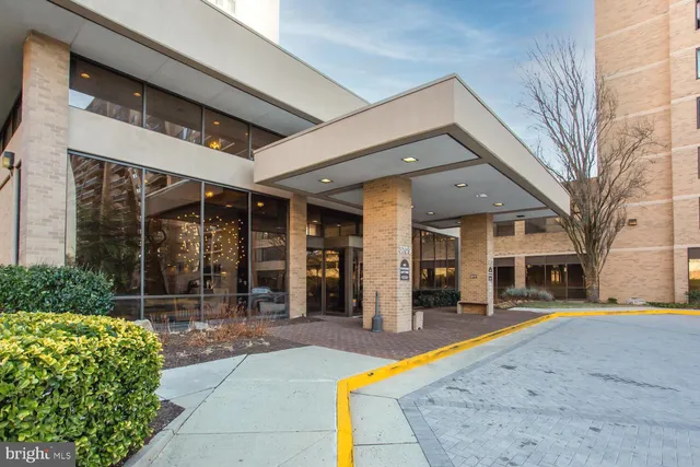 $449,500 | 3713 South George Mason Drive, Unit 1506, Falls Church, VA 22041