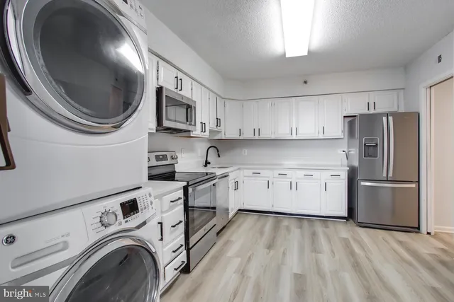 $449,500 | 3713 South George Mason Drive, Unit 1506, Falls Church, VA 22041