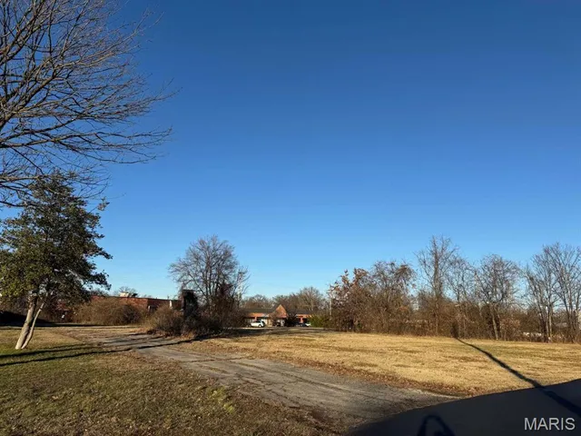 $250,000 | 12415 Court Drive, Sunset Hills, MO 63127