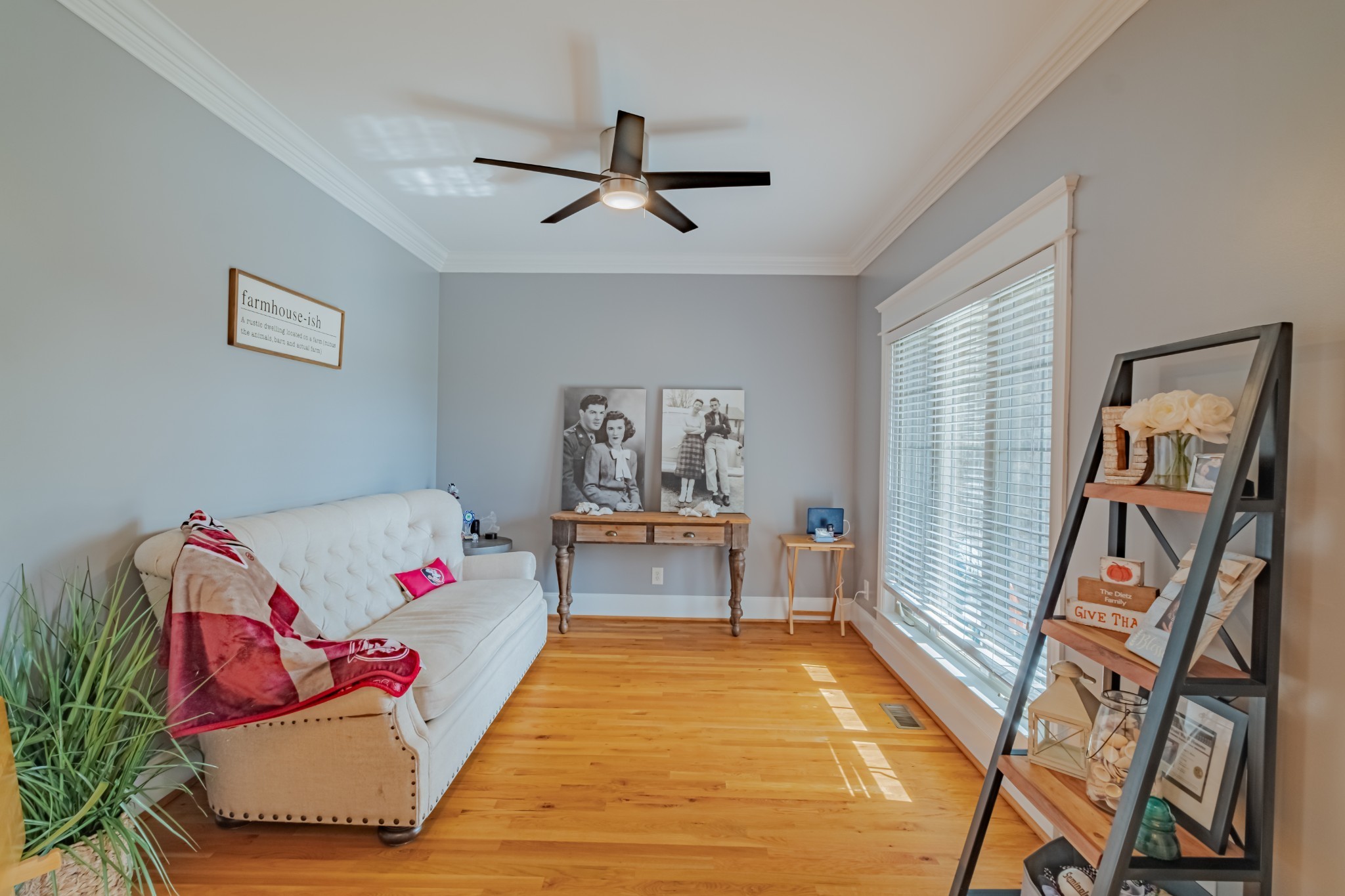 356 Ridgecrest Drive Winchester, TN 37398 - Photo 4 of 73 a living room with furniture and a wooden floor