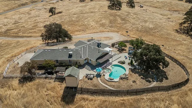 $679,000 | 25322 Road 407, Raymond, CA 93653