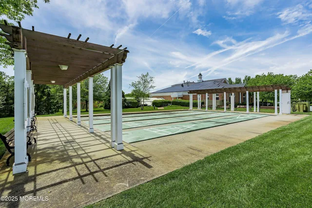 a view of a tennis court