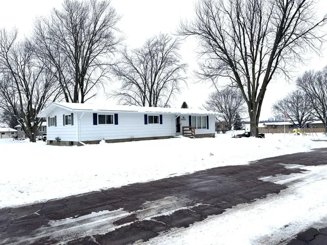$219,900 | 3702 West Amber Lake Drive, Fairmont, MN 56031