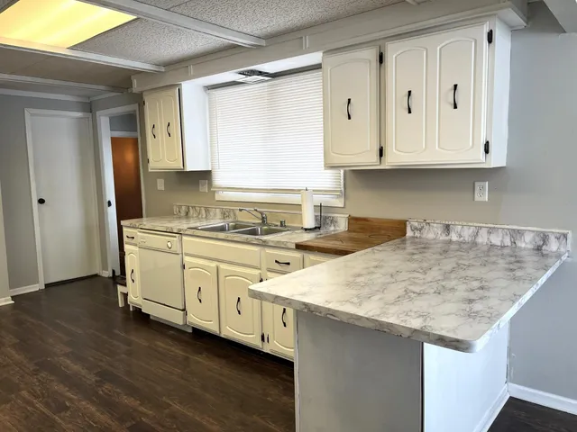 $219,900 | 3702 West Amber Lake Drive, Fairmont, MN 56031