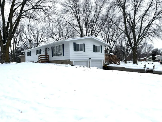 $219,900 | 3702 West Amber Lake Drive, Fairmont, MN 56031