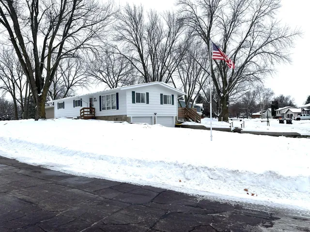 $219,900 | 3702 West Amber Lake Drive, Fairmont, MN 56031