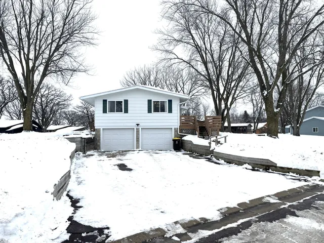 $219,900 | 3702 West Amber Lake Drive, Fairmont, MN 56031