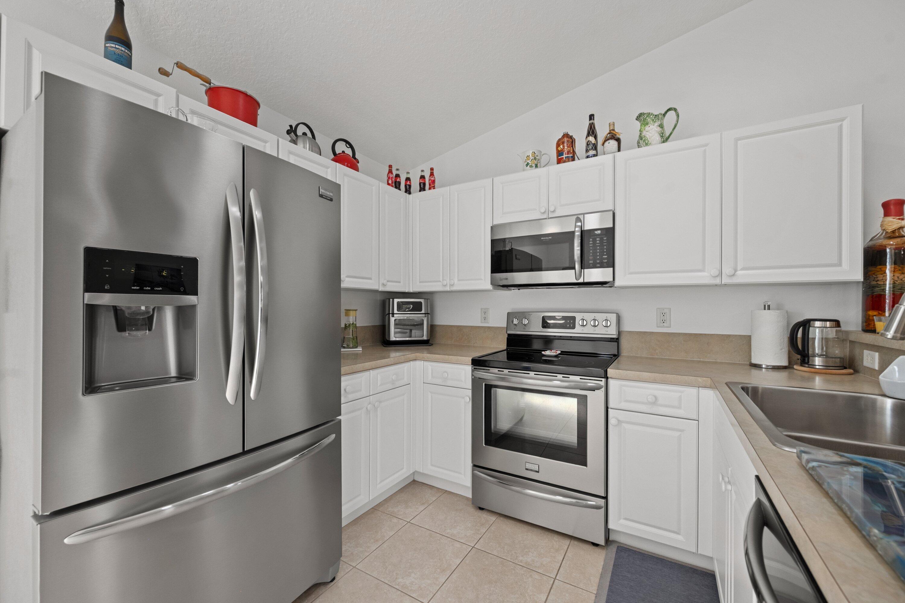 2553 Southwest Regency Road Stuart, FL 34997 - Photo 4 of 27 DSC_6601