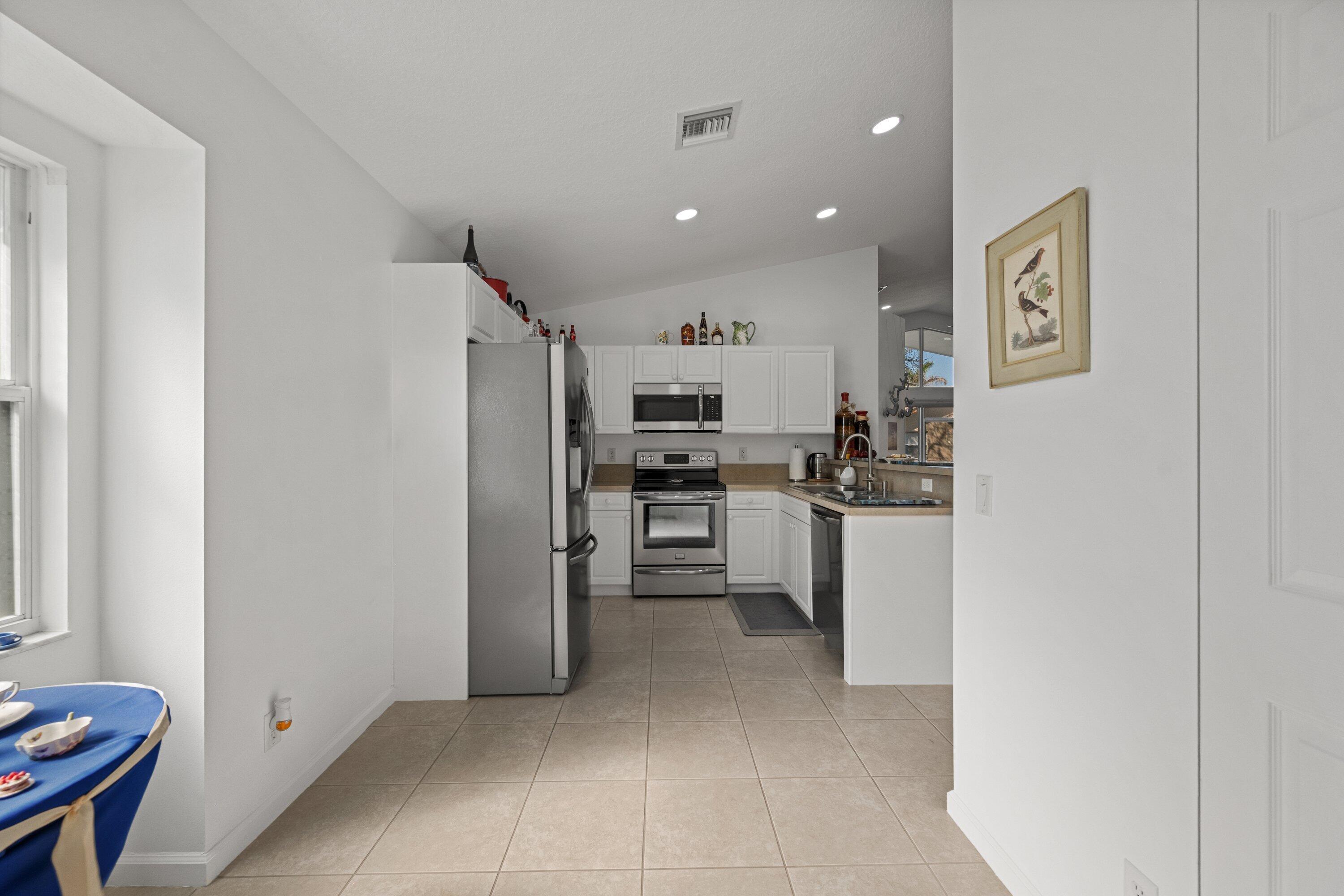 2553 Southwest Regency Road Stuart, FL 34997 - Photo 5 of 27 DSC_6622