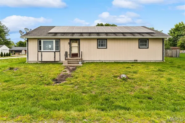 $180,000 | 2203 South 6th Street, Fayetteville, IL 62258